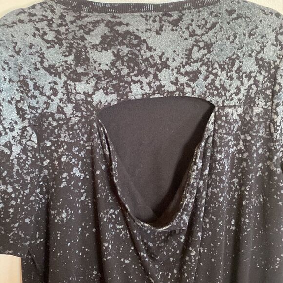 R8 activewear open back Reflective Workout Shirt- size Medium - Picture 6 of 9